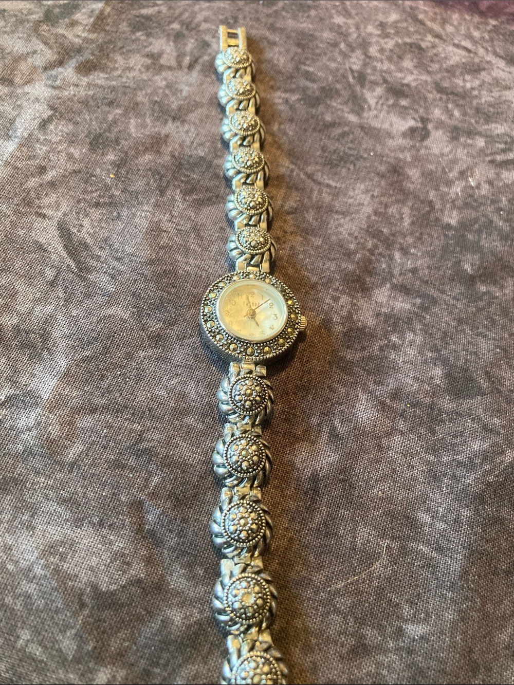 Vintage-Style Silver Tone Floral Bracelet Watch - Runs Fine